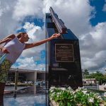 Inauguran en Florida monumento hecho con riel de estación del 11-S estados unidos