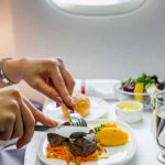 Australia: Mujer fallece tras asfixiarse con un trozo de carne en pleno vuelo australia