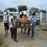 Lo desentierran al escuchar supuestos gritos en la tumba colombia