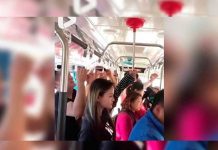 Joven utiliza desatorador para viajar cómoda en bus (VIDEO) joven