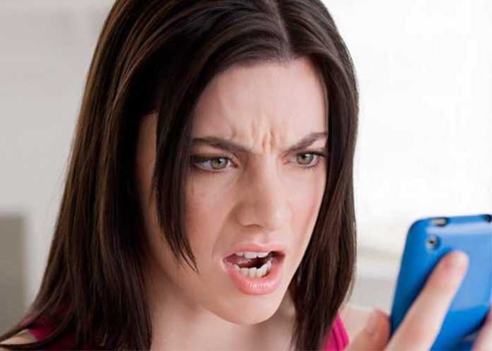 mujer-molesta ansiedad en parejas