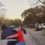 (VIDEO): Mujer derriba a hombre que ‘miraba’ por la ventana a su hija adolescente estados unidos