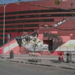 Roma inaugura mural que muestra beso entre dos personas homosexuales roma