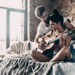 La poesía del amor en acordes llenos de sentimientos pieza musical