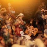 Brasil: Cachorro dormía en un nacimiento, se hace viral y lo adoptan brasil