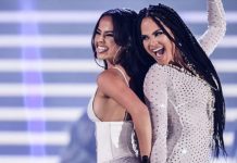 Becky G le da atrevida nalgadita a Natti Natasha en Premios Juventud estados unidos