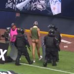 El ‘negro de WhatsApp’ invade la cancha en un partido de fútbol mexico