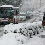 Cancelan vuelos y trenes por mayor nevada en Japón