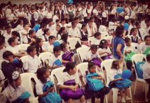 Estudiantes de Nueva Guinea de regreso a clases