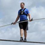 Malabarista quiere cruzar el lago de lava del Volcán Masaya nicaragua