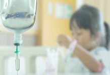 Francia: niña en coma tras beber detergente líquido por error