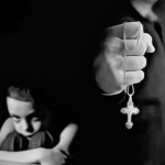 Los 6 escalofriantes relatos de niños abusados por «sacerdotes depredadores» estados unidos