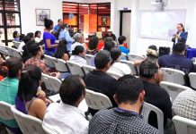 Conversatorio sobre la identificación de noticias falsas y sus efectos negativos conversatorio