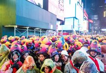 Miles dieron la bienvenida a 2019 bajo la lluvia en el Times Square times square