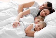 ¿Debe dormir el bebé en la cama con sus padres? padres alternativos