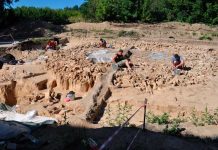 Hallan una enorme estructura hecha con huesos de mamut en Rusia rusia