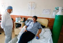 Los contagios de coronavirus se elevan a más de 47.000 casos en Perú doctores