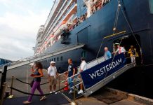 Confirman un caso de COVID-19 en el crucero que atracó en Camboya viajeros