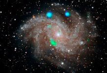 Capta un gigantesco estallido de luz verde en el centro de una galaxia