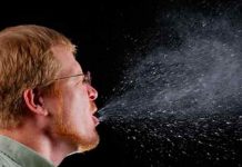 Coronavirus: Gotas de estornudos viajan más lejos y permanecen más en el aire estudio