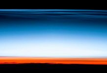 La NASA publica una «tarjeta postal de la orilla del espacio» belleza