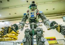 La nave que transporta un robot humanoide ruso no logró acoplarse