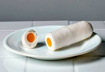 Crean un huevo sin gallina y su apariencia es extraña