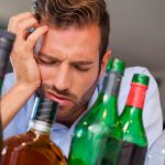 Crean una bebida modificada genéticamente para combatir la resaca