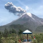 Volcán Merapi entra en erupción arrojando humo y ceniza a 2.000 metros erupcion
