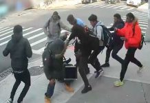 EE.UU: Brutal paliza recibe chica de 15 años por veinte adolescentes videos