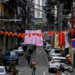 Permiten la salida de ciudadanos de Wuhan, tras 76 días de cuarentena guardia