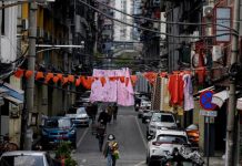Permiten la salida de ciudadanos de Wuhan, tras 76 días de cuarentena guardia