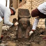 Descubren un «raro» busto del faraón Ramses II en Egipto escavasiones