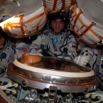 El astronauta Luca Parmitano entrega el mando de la EEI traspaso