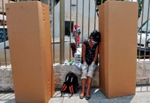 Ecuatorianos denuncian que los ataúdes de cartón no solucionan la crisis oms