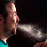 Las gotitas respiratorias pueden viajar más de dos metros, según estudio salud