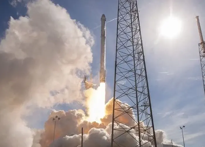 SpaceX pospone envío de satélites Starlink debido a tormenta tropical aplazamiento