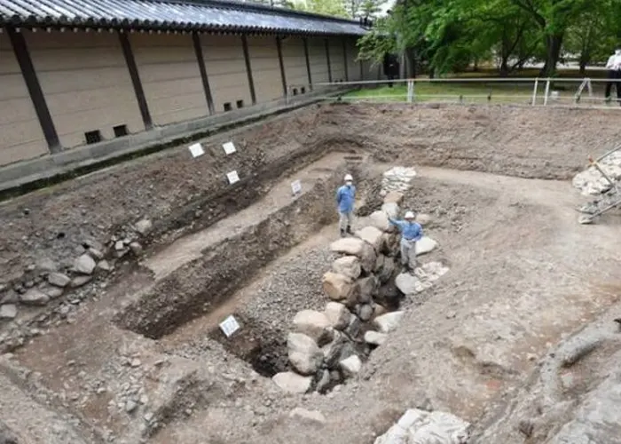 Descubren restos de un castillo japonés del siglo XVI (FOTOS) arqueologos