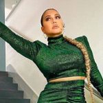 Chiquis Rivera se deja ver con escote de infarto a bordo de un bus chiquis rivera