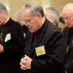 Obispo investigado por interferir en caso de abuso sexual renuncia a cargo estados unidos