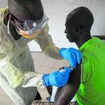OMS garantizará 11.000 vacunas contra ébola en África occidental africa