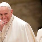 Papa es rescatado por bomberos al quedar atrapado en un ascensor roma