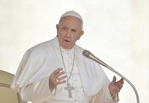 Papa denuncia la «injusticia» de dejar morir en el mar a los migrantes roma