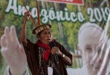 Indígenas de Perú esperan al papa Francisco en la Amazonía