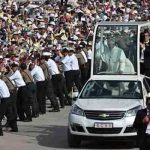 Papa culmina gira en Latinoamérica y parte a Roma