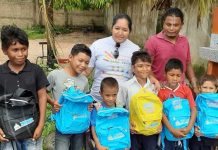 Niños y niñas de Bilwi reciben paquetes escolares nicaragua
