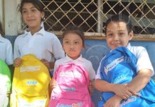 Niños de San Rafael del Sur reciben paquetes escolares nicaragua