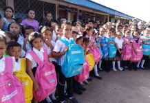 Más de 10 mil estudiantes de Tipitapa reciben su paquete escolar nicaragua