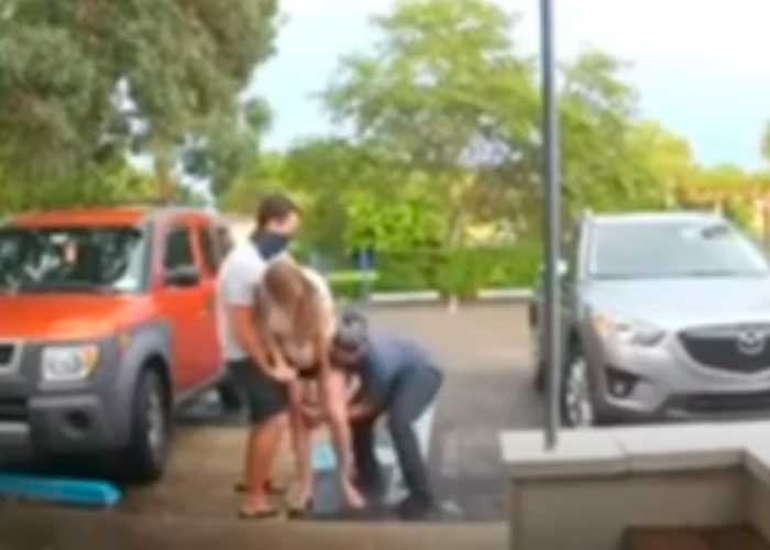 parto-en-estacionamiento parto en estacionamiento