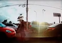(VIDEO): Taxista atropella a indigente, se baja, lo patea y se da a la fuga video